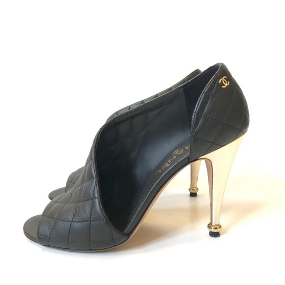 Chanel CC Logo Quilted Matelasse D'Orsay Heels Womens 39 8.5 Black Gold Leather - Picture 7 of 15